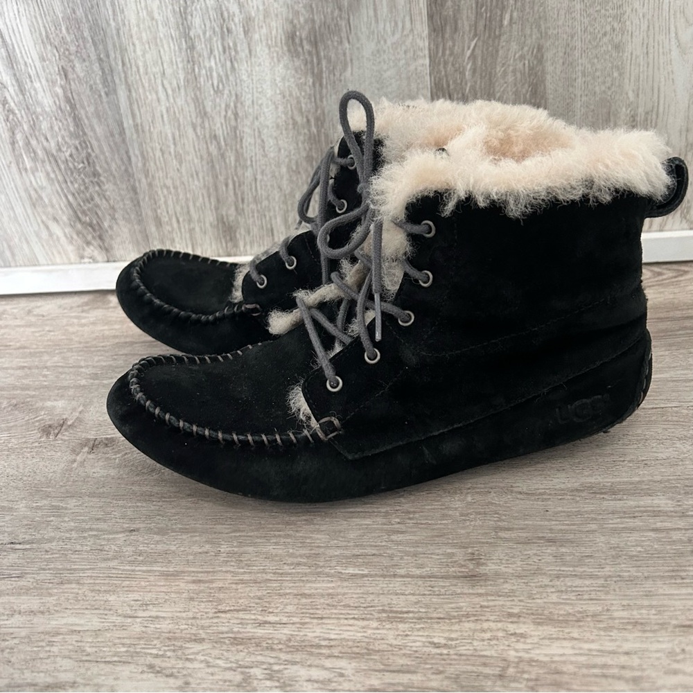 UGG Chickaree Moccasin black suede boots Women's 8 Winter Boho Cottage Cozy